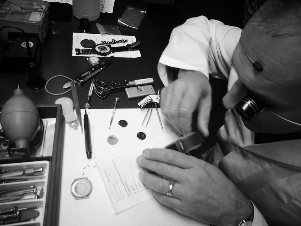 mister-watch-vendita-gioielli-e-orlogi-biella-e-borgomanero-riparazione-orologi
